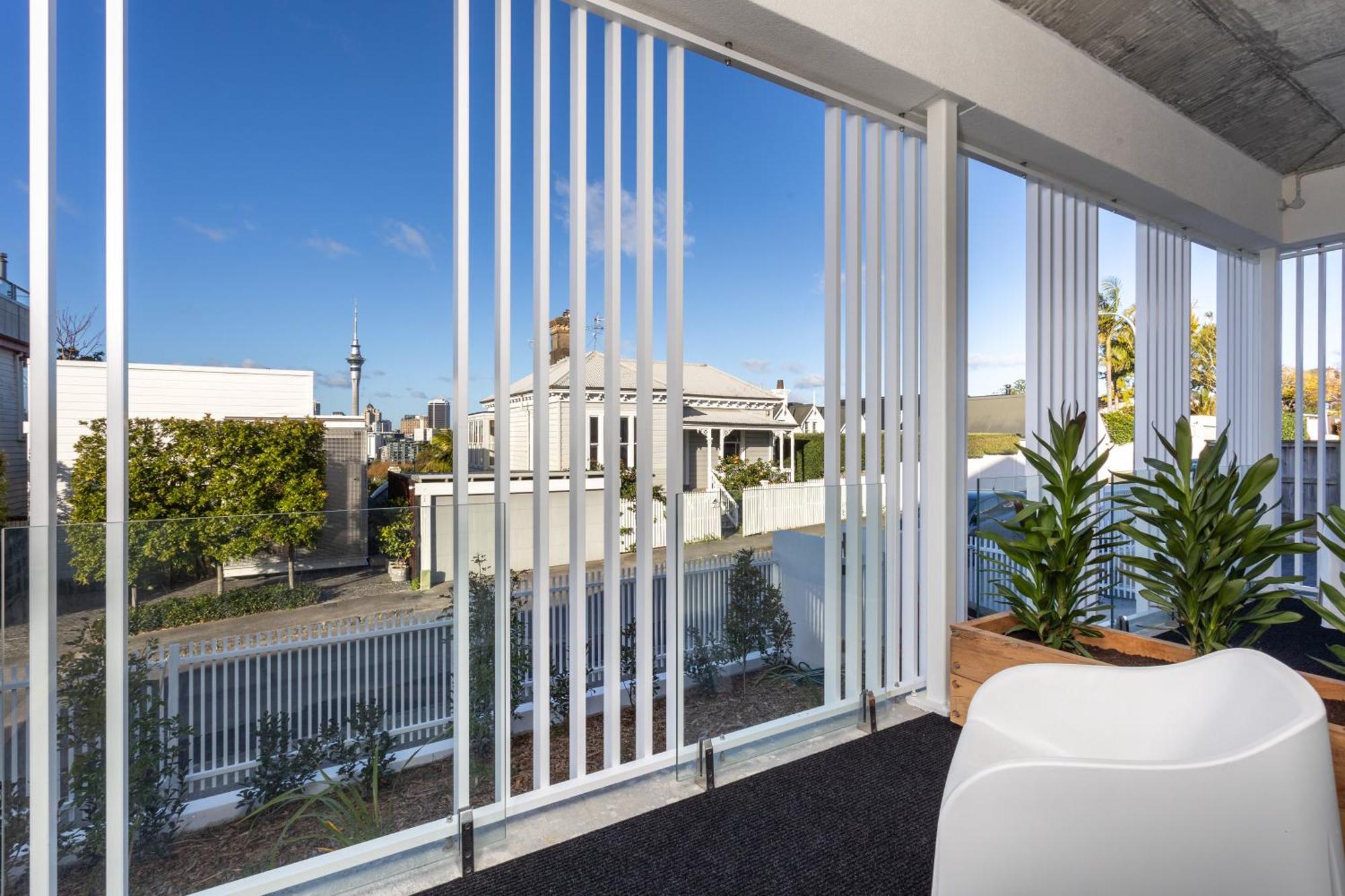 Arluxia * Auckland